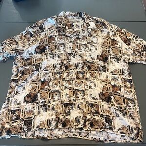 Casual Short-Sleeve Button-Down Shirt in Brown Geo Print